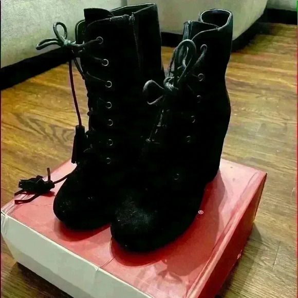 COPY - BLACK SUEDE HEELED LACE UP BOOTS Nature Breeze boutique brand like new c… - Picture 1 of 3